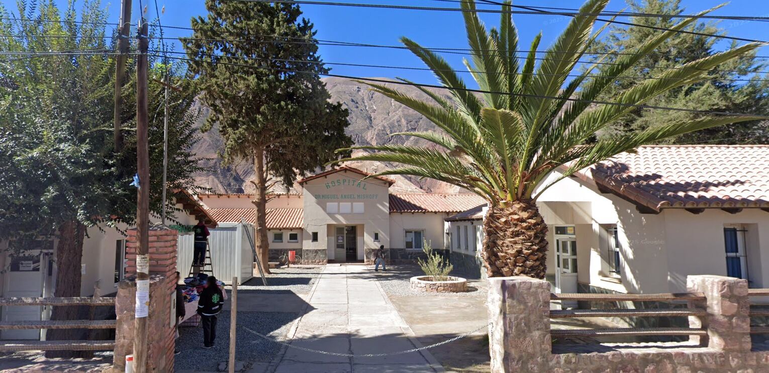 Un remis y una camioneta colisionaron en la 'curva de la muerte' de Volcán