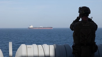 EEUU intercepta un buque mercante en el mar Arábigo y lo libera tras comprobar que no se dirigía a Irán