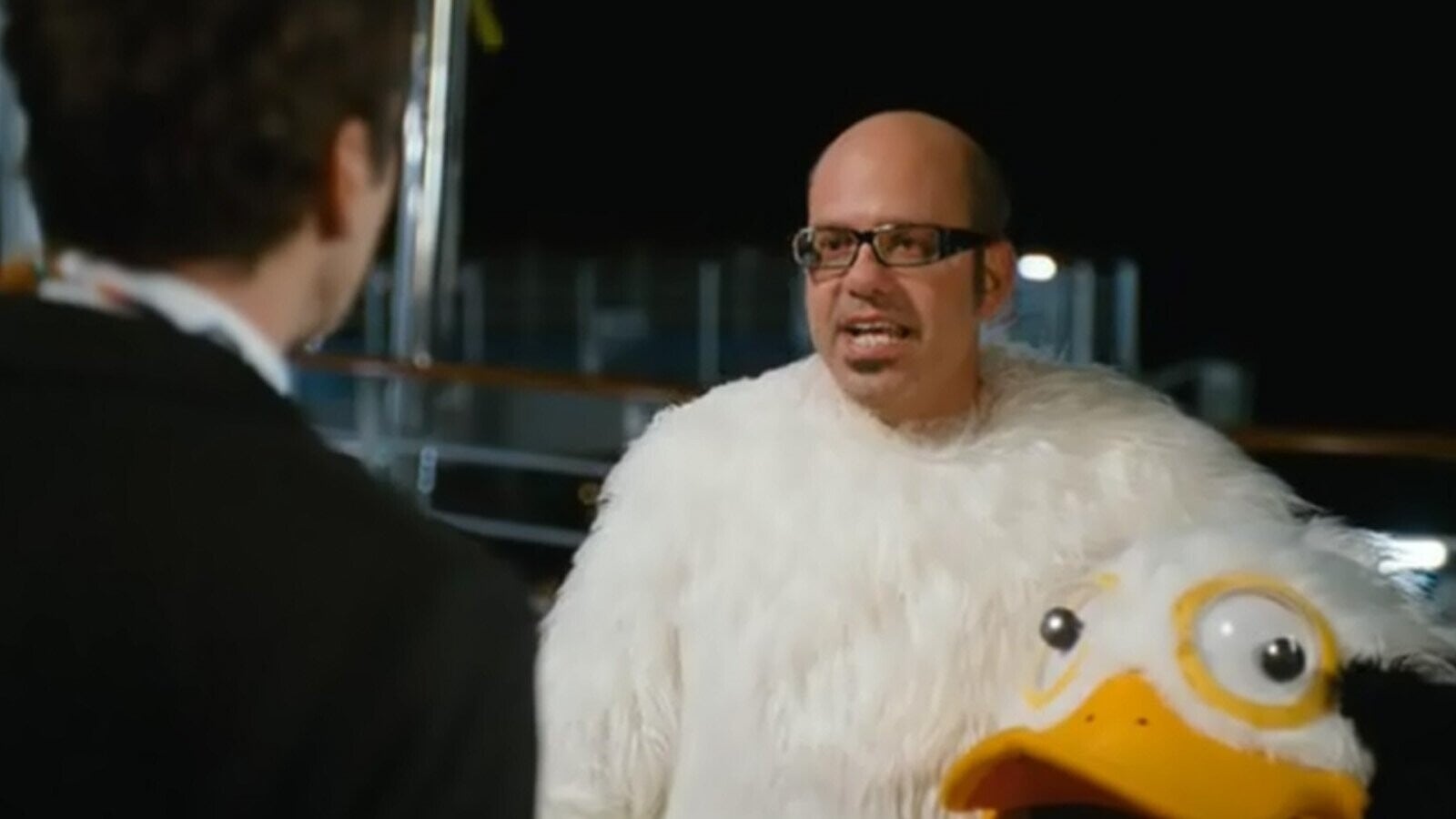 David Cross criticó el valor de los premios Emmy durante el episodio, calificando los galardones como