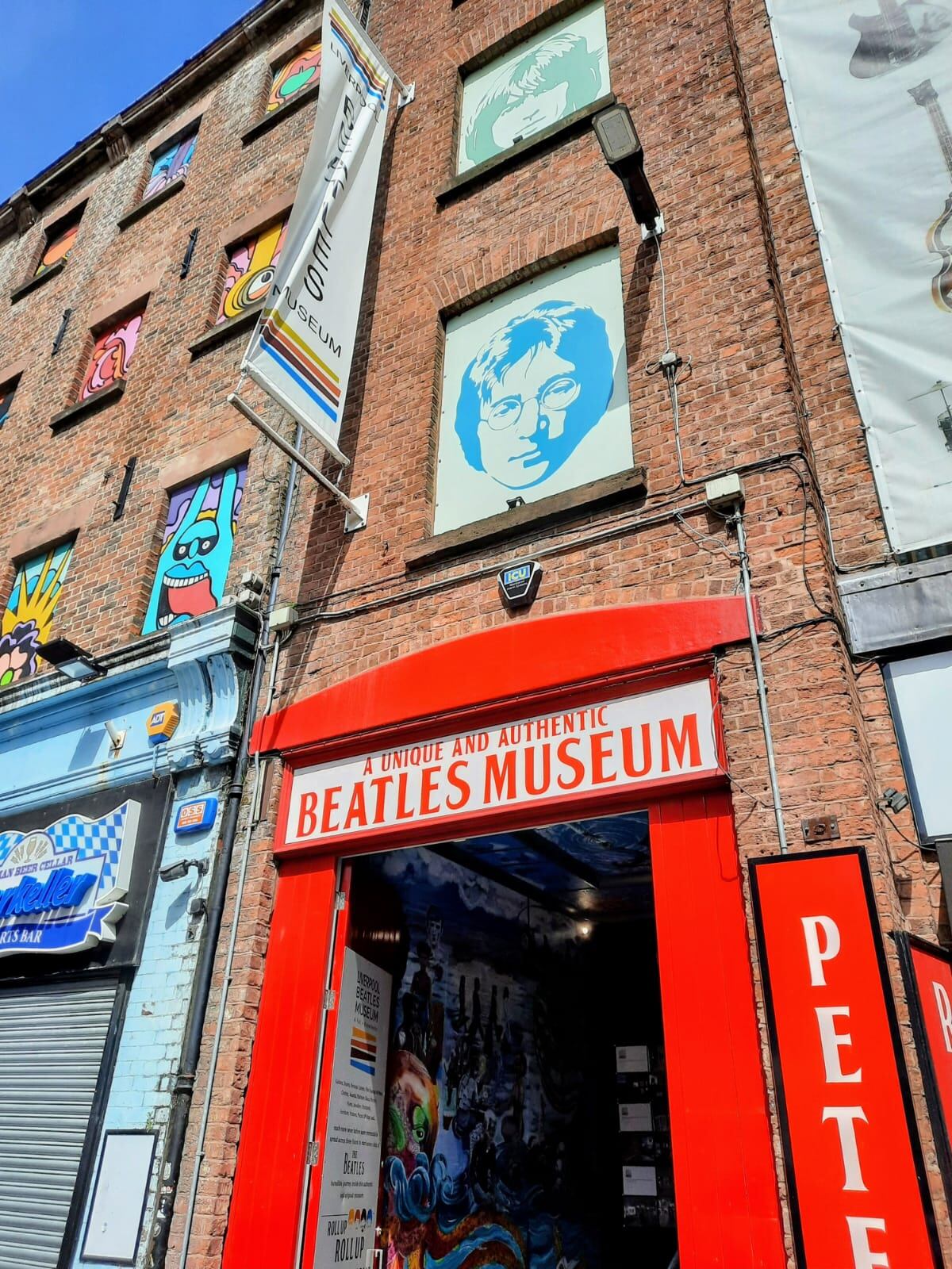 Cómo Liverpool se transforma en el destino ideal para los seniors que buscan revivir la nostalgia de The Beatles - Infobae