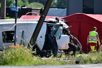 Imagen del accidente entre un tren y un autobús escolar en Bélgica. (Dirk Waem/Belga/AFP)