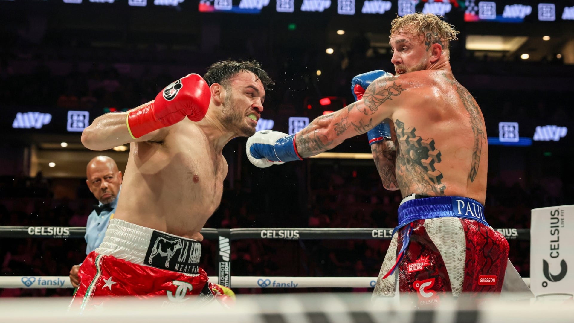 Julio César Chávez consideró que el regreso de su hijo al ring en su pelea contra Jake Paul representó una victoria personal (REUTERS)