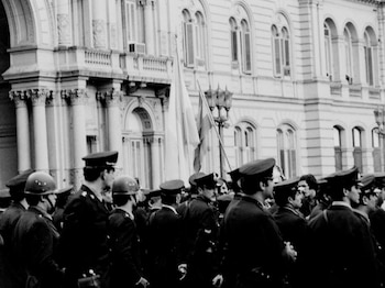 “Las guardé para no tirarlas, pero no les veía ningún interés”: imágenes inéditas previas al golpe de 1976 y el recuerdo del fotógrafo