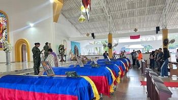 Ejército honró a los siete