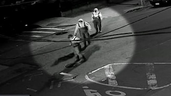 Hombre en la alcantarilla