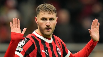 Otro histórico de Italia se habría sumado a la pelea por el fichaje de Santi Giménez
