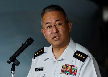 El jefe del ejército, Yoshihide