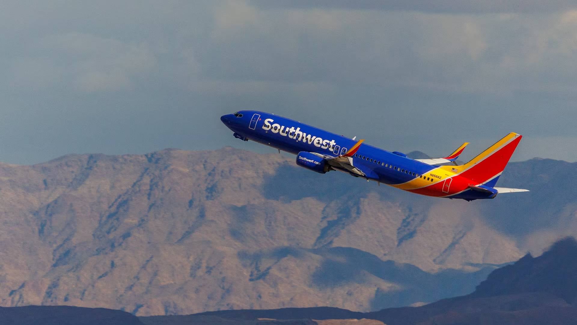 Southwest Airlines elimina la obligación de comprar por adelantado un segundo asiento para pasajeros de talla grande cuando hay disponibilidad en el vuelo (Reuters)