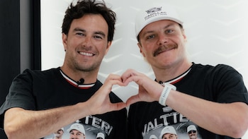 Checo Pérez y Valtteri Bottas protagonizan emotivo festejo de cumpleaños: así fue el tierno momento