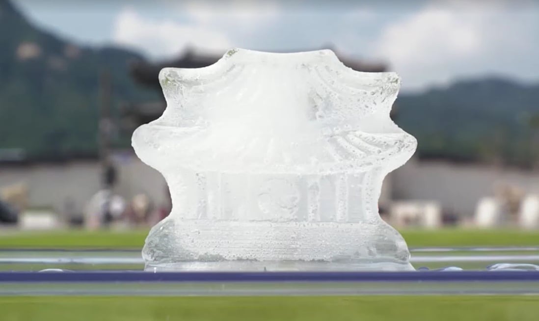 Seúl bajo calor extremo: una escultura de hielo se derritió en 36 minutos