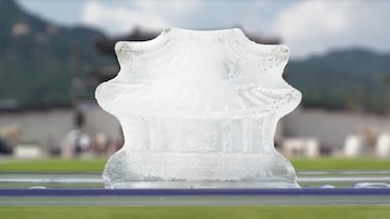 Ola de calor: así se derritió una estatua congelada frente al Museo del Hielo en Seúl