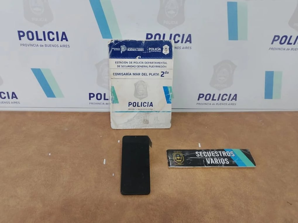 La Policía secuestró un celular durante la detención de la mujer acusada de extorsión (Gentileza)
