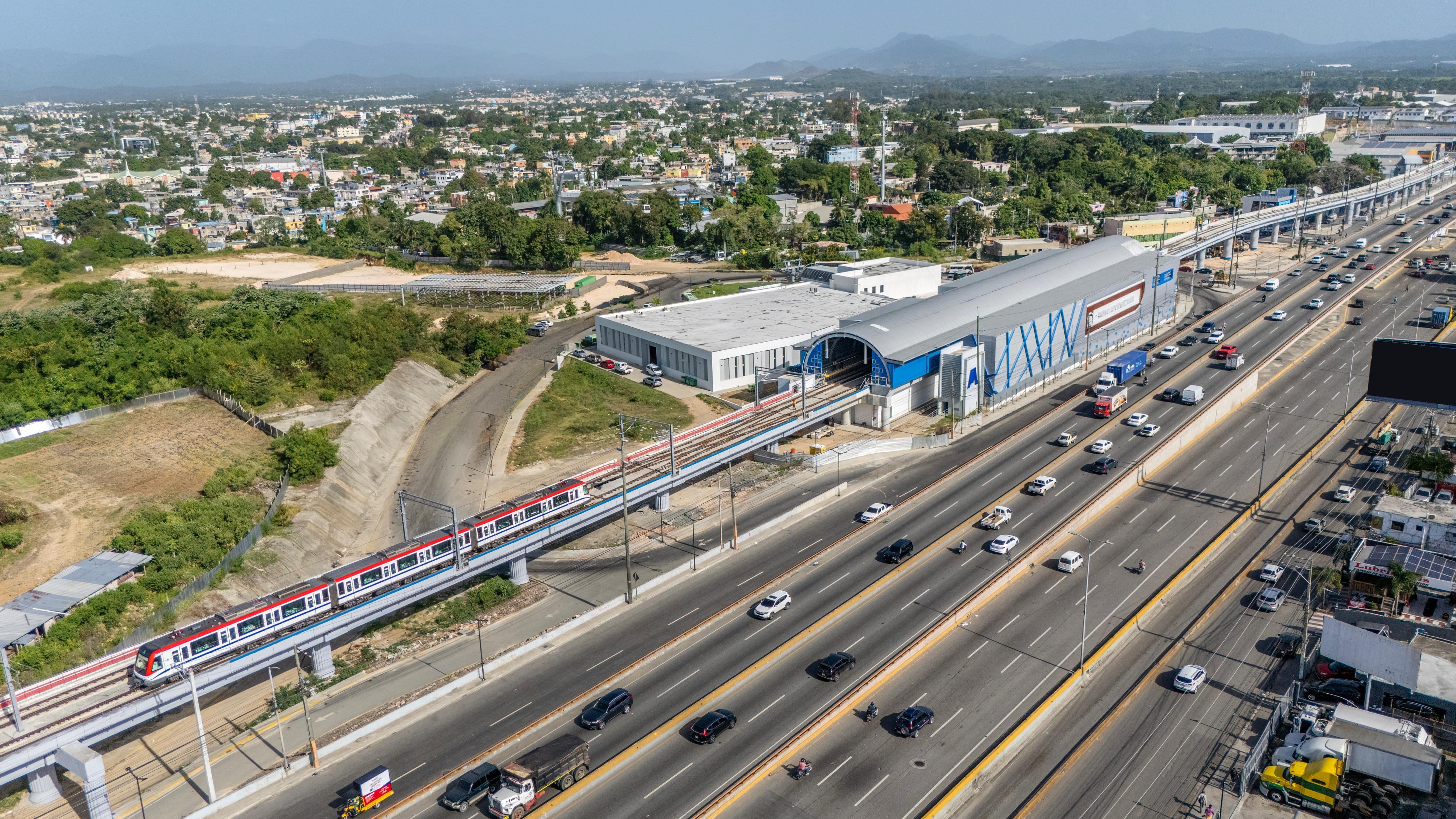 El Metro de Santo Domingo permitirá reducir hasta en dos horas el tiempo de traslado diario y disminuirá en 60% el tiempo de viaje para los usuarios de Los Alcarrizos. (Cortesía: Presidencia de la República Dominicana)