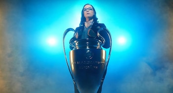 Es la primera mujer en relatar la final varonil de Champions en habla hispana.