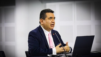 JNJ deja sin efecto exclusión de Carlos Loyola y lo restituye como único candidato para jefe de la ONPE