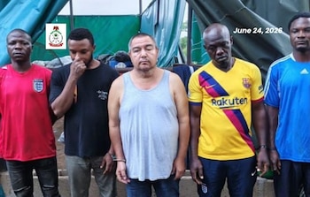 Detienen a mexicano en laboratorio clandestino de metanfetamina hallado en Nigeria