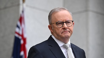 El primer ministro es evacuado