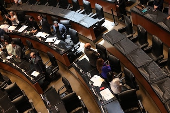 El momento quedó marcado por la protesta de la oposición y la respuesta inmediata del oficialismo, reflejando la polarización que rodea las reformas constitucionales. Crédito: Leti Robles