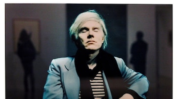 Andy Warhol, artista estadounidense: “En el futuro, todo el mundo será famoso durante 15 minutos”