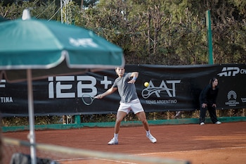 El correntino Carlos Zárate continúa su ascenso en el circuito y aseguró la presencia de un argentino en la final del AAT Challenger de Tucumán (Crédito: Prensa AAT)