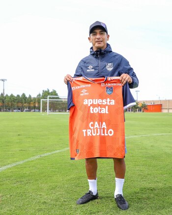 'Chicho' Salas fue presentado como