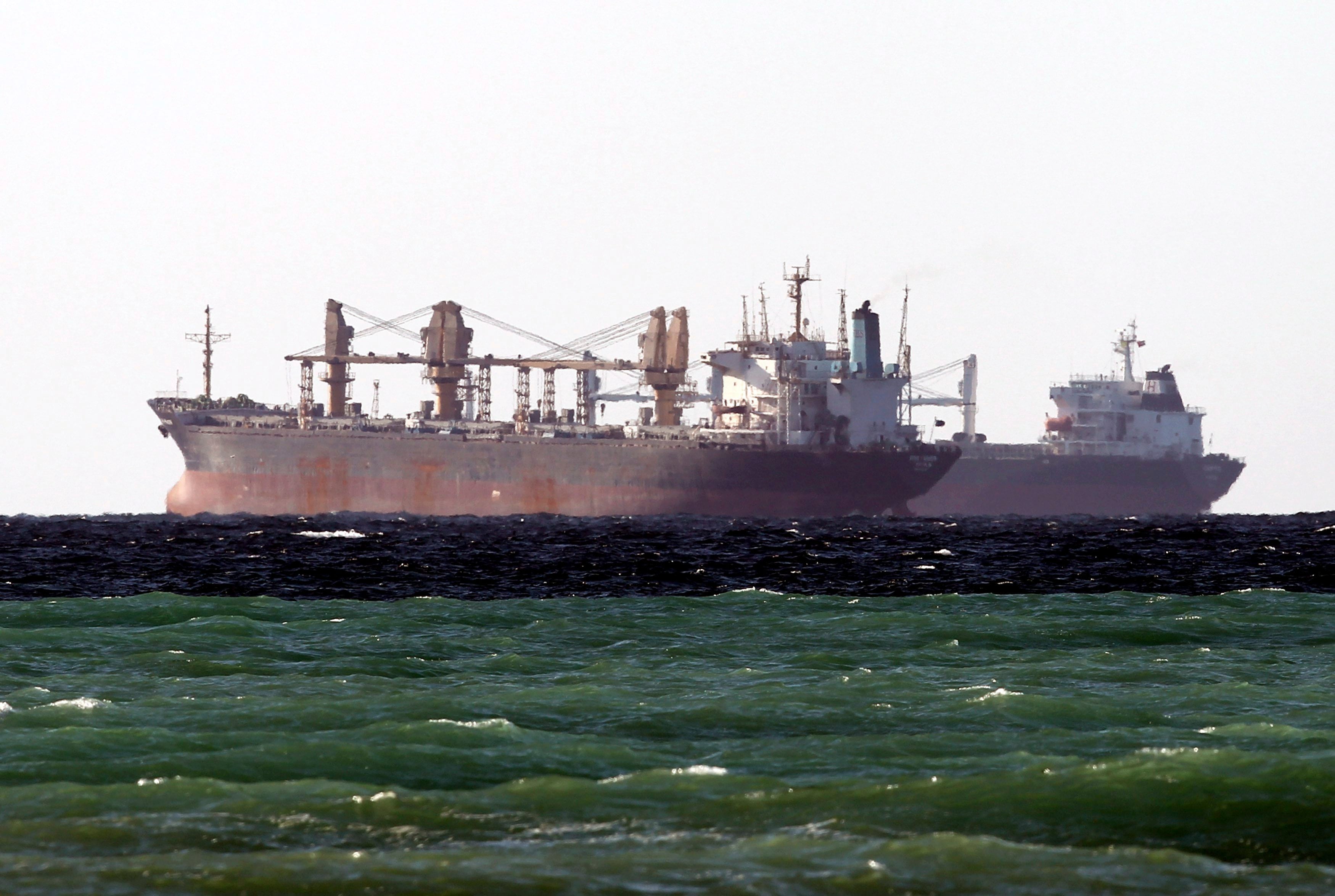 El tráfico de gas natural licuado por Ormuz sigue limitado, con solo ocho travesías de buques metaneros desde el inicio de la guerra. EFE/Ali Haider