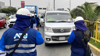 Los operativos detectaron 1.064 conductores que prestaban servicio de taxi o transporte convencional sin la licencia correspondiente - Créditos: ATU.