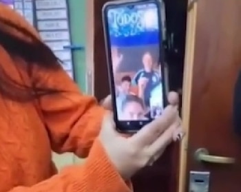 La videollamada de la Selección Argentina ocurrió mientras la escuela desarrollaba un proyecto pedagógico sobre el Mundial de fútbol