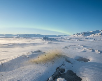 Investigadores capturan muestras de aire