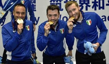 Matteo Tagliarol, en el centro,