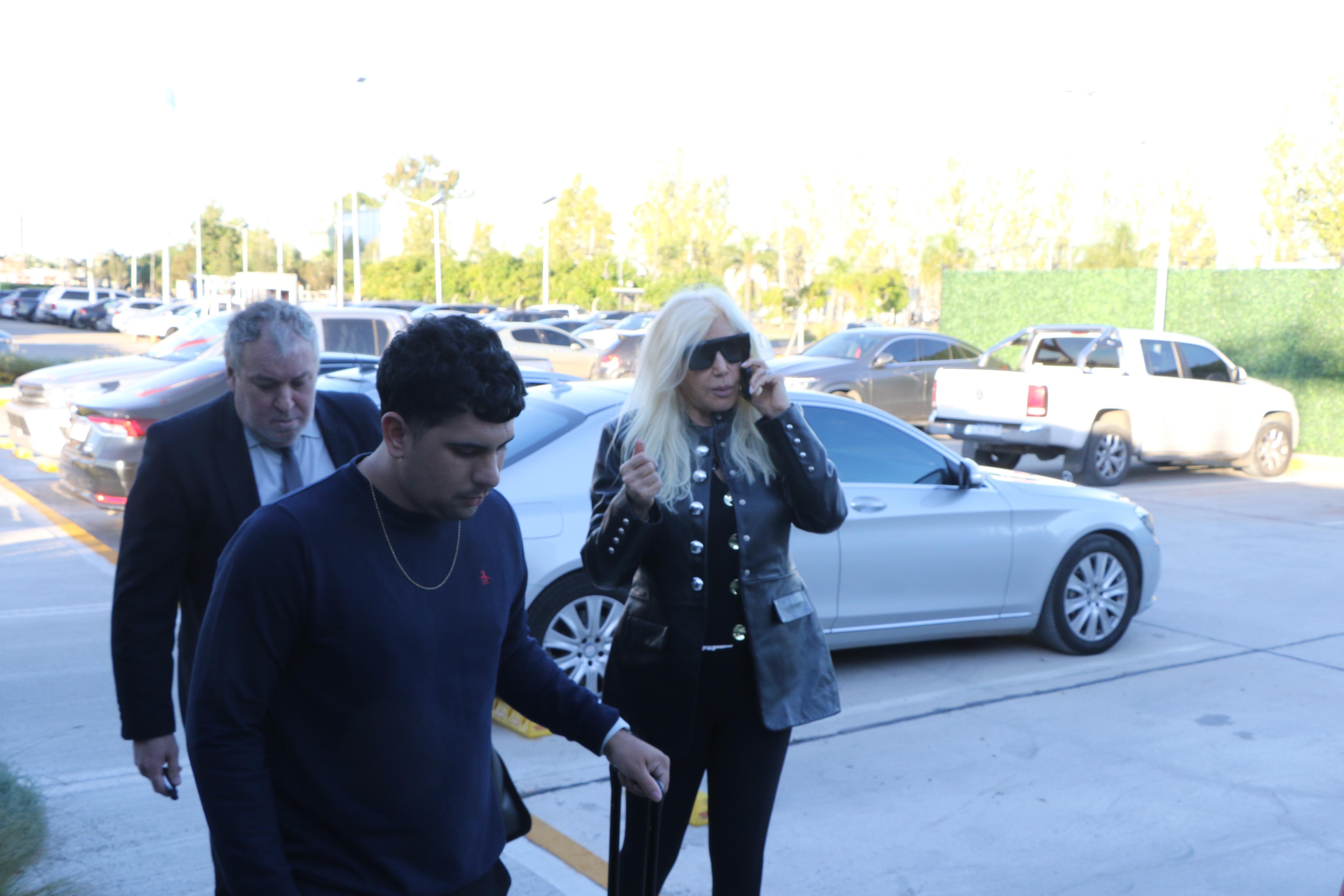 Al llegar al aeropuerto, Susana dialogó con los operadores aéreos