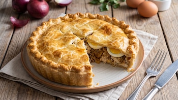 Receta de tarta de pollo con cebolla y huevo, rápida y fácil