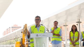 El Gobierno asegura que "está trabajando con Marruecos" para que los menores en Ceuta "vuelvan con sus familias"