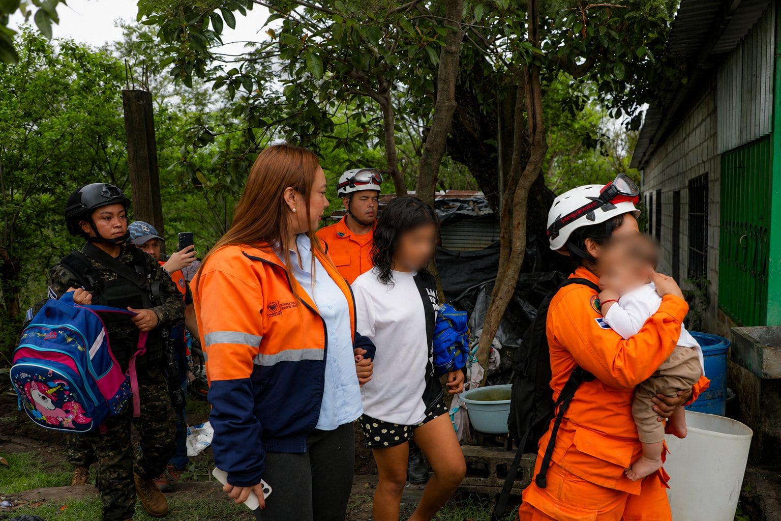 El Salvador prolonga la suspensión de clases por las lluvias y evacúa a 115 niños