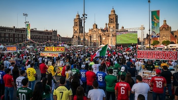 Fan Fest del Zócalo se llena previo al México vs Inglaterra: cierran accesos por aforo completo