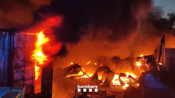 El incendio de Navarcles afectó a un polígono industrial. (Bombers de Catalunya)