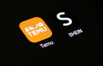 Shein y Temu son dos gigantes del comercio electrónico de origen chino que venden una enorme variedad de productos a precios extremadamente bajos directamente desde fábricas asiáticas - crédito Dado Ruvic/Reuters