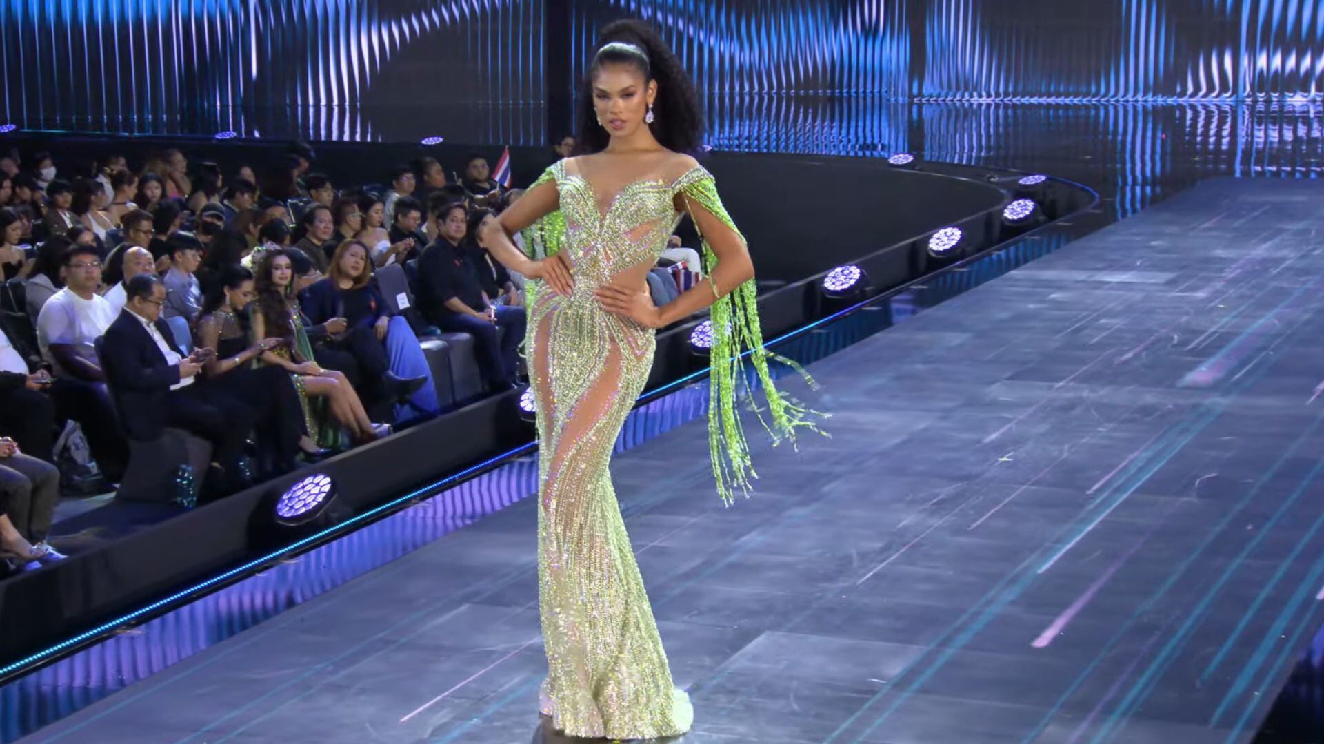 Arlette Rujel desfila en vestido de gala en el 'Miss Grand International 2024'. YouTube.