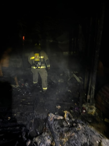 Los cuerpos de socorro llegaron cuando las llamas ya habían destruido casi por completo la vivienda y no fue posible rescatar con vida a las víctimas del incendio.