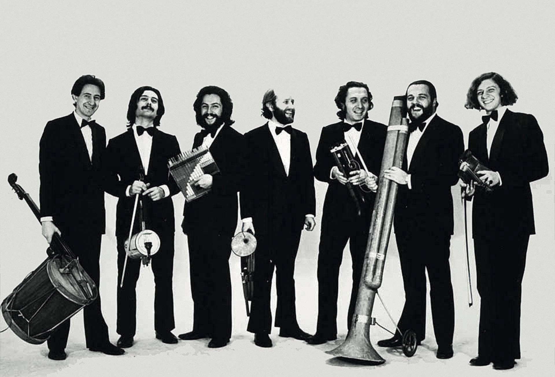 En blanco y negro: el equipo del ’71-73 que marcara época: Gerardo Masana, Maronna, Carlos Núñez Cortés, Mundstock, Ernesto Acher, Daniel Rabinovich y López Puccio. Foto: Archivo Atlántida