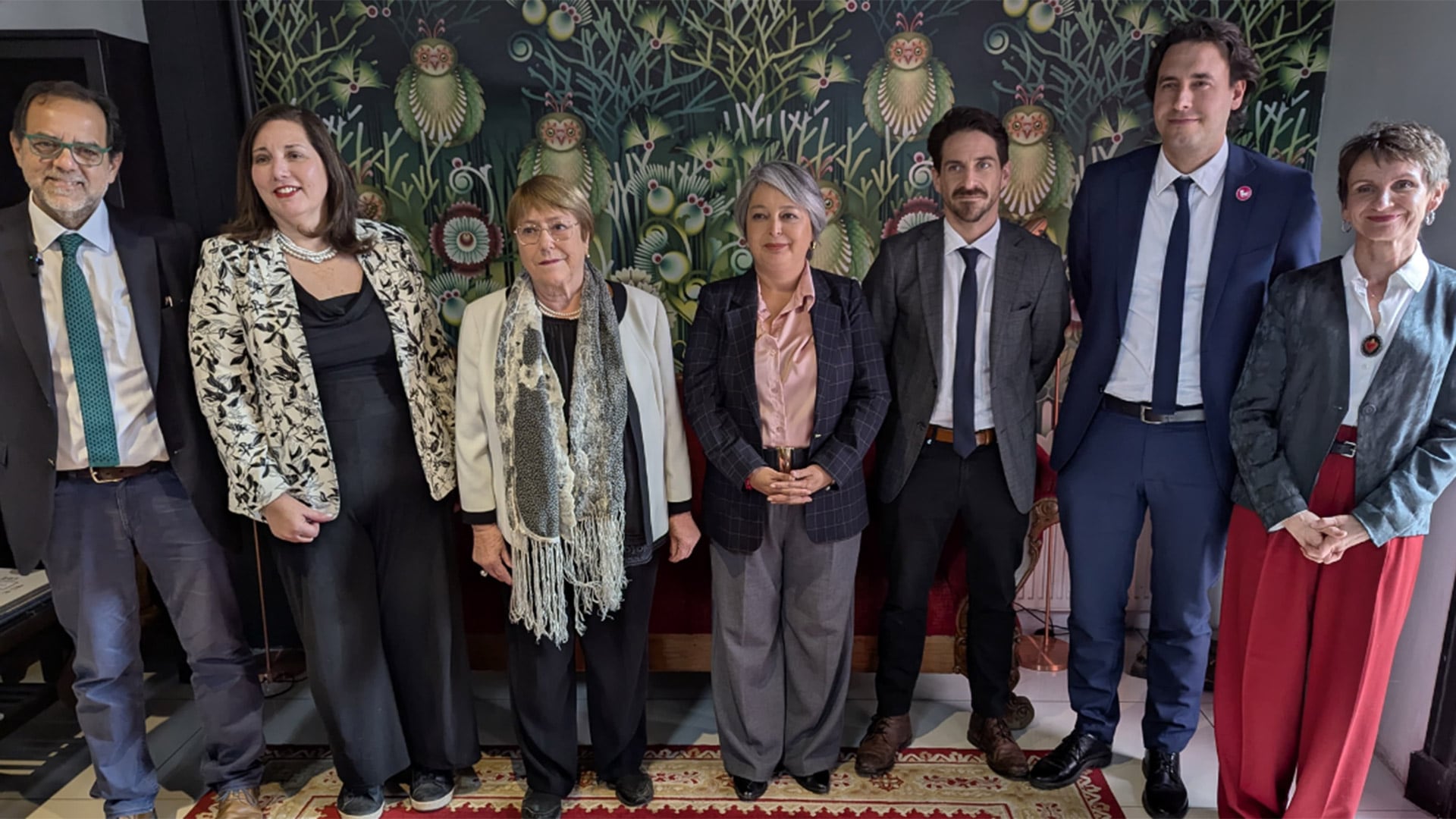 En paralelo, la expresidenta Michelle Bachelet se citó con las cartas presidenciales de los partidos oficialistas y les pidió “buena onda” en primarias.