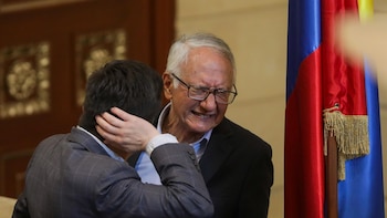 Presentan una moción censura contra