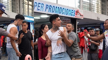 Un video mostró la pelea de Naim Darrechi con un comerciante en Cali - crédito @AntonioMinotta/ X