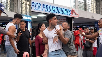 ‘Influencer’ español se peleó con un vendedor ambulante en Cali: habrían insultado a su pareja