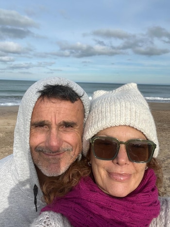 El lugar donde vas a envejecer ya lo está diseñando otro: bienvenidos a los longevity hubs. May Cofie y Fernando Maidana