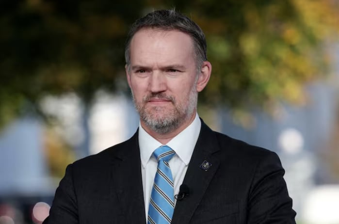 El representante comercial de Estados Unidos, Jamieson Greer, agregó más confusión a esta historia. Los plazos que deberían cumplir los compradores chinos tienen tres versiones (Reuters)