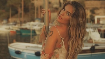 Karol G descrestó como portada de ‘Elle USA’: “Soy una bichota, pero también soy vulnerable”