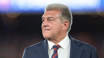 Joan Laporta no viaja a Inglaterra con el equipo tras superar una arritmia