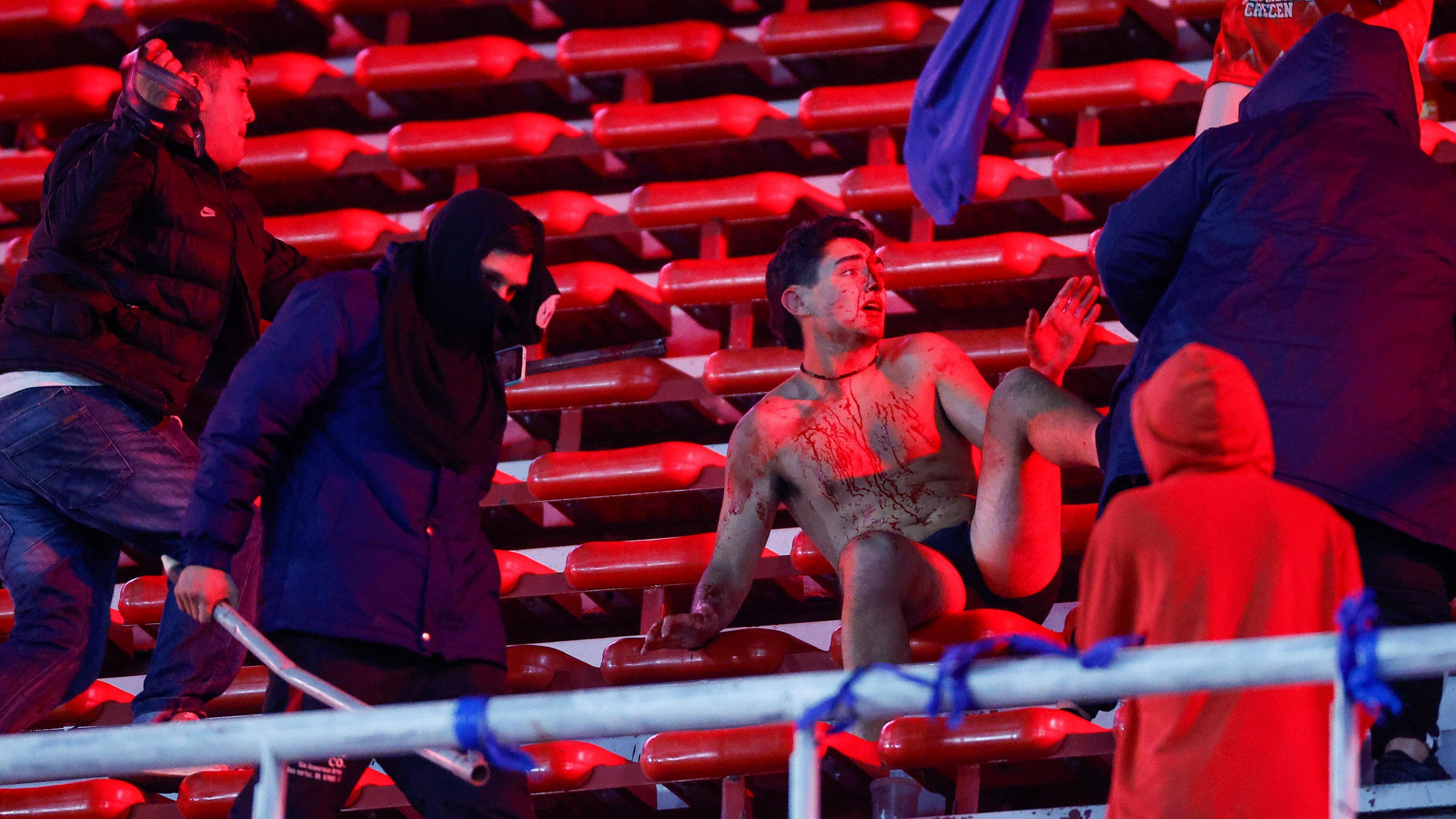 En Europa hablaron de los graves incidentes en Independiente-U de Chile (EFE/ Juan Ignacio Roncoroni)