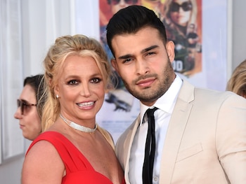 ARCHIVO - Britney Spears y Sam Asghari en el estreno de "Once Upon a Time in Hollywood" en Los Ángeles el 22 de julio de 2019. Actualmente están divorciados (Foto Jordan Strauss/Invision/AP, archivo)